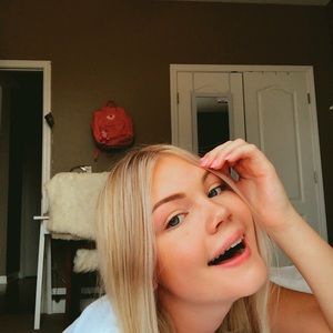 Meet your Posher, Elle